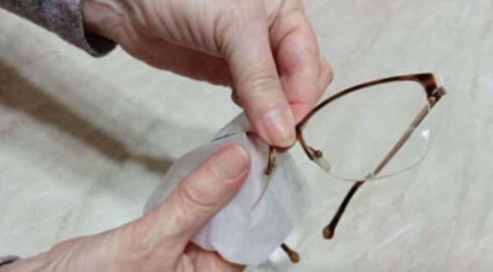 NIKAKO NE BACAJTE NAOČARE KADA IZGREBETE STAKLA: NIKAKO NE BACAJTE NAOČARE KADA IZGREBETE STAKLA: - featured image