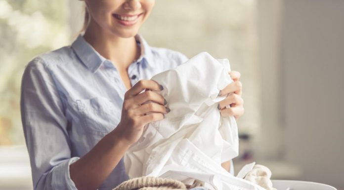 KOMŠINICA MI JE OTKRILA TRIK I SAD JE MOJA ODJEĆA UVIJEK ČISTO BIJELA I SVJEŽEG MIRISA: Ovo Svi Trebaju Znati! KOMŠINICA MI JE OTKRILA TRIK I SAD JE MOJA ODJEĆA UVIJEK ČISTO BIJELA I SVJEŽEG MIRISA: Ovo Svi Trebaju Znati! - featured image
