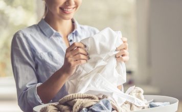 KOMŠINICA MI JE OTKRILA TRIK I SAD JE MOJA ODJEĆA UVIJEK ČISTO BIJELA I SVJEŽEG MIRISA: Ovo Svi Trebaju Znati! KOMŠINICA MI JE OTKRILA TRIK I SAD JE MOJA ODJEĆA UVIJEK ČISTO BIJELA I SVJEŽEG MIRISA: Ovo Svi Trebaju Znati! - featured image