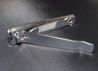Znate li čemu zapravo služi ona mala rupica na noktarici? Odgovor će vas iznenaditi! Znate li čemu zapravo služi ona mala rupica na noktarici? Odgovor će vas iznenaditi! - featured image