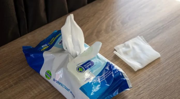 Ubacite vlažnu maramicu u mašinu za pranje veša i gledajte rezultat posle pranja: Nema boljeg trika Ubacite vlažnu maramicu u mašinu za pranje veša i gledajte rezultat posle pranja: Nema boljeg trika - featured image